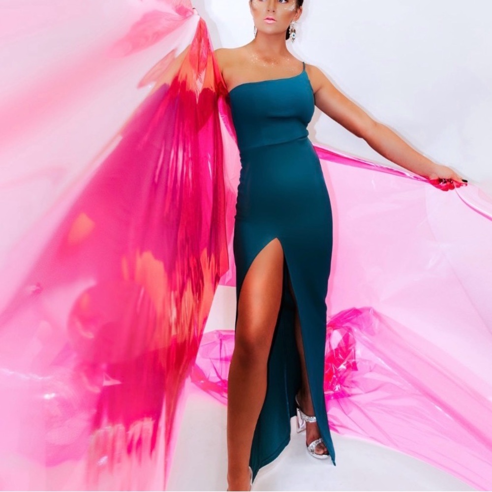 *NEW* Chic One-Shoulder Long Teal Dress